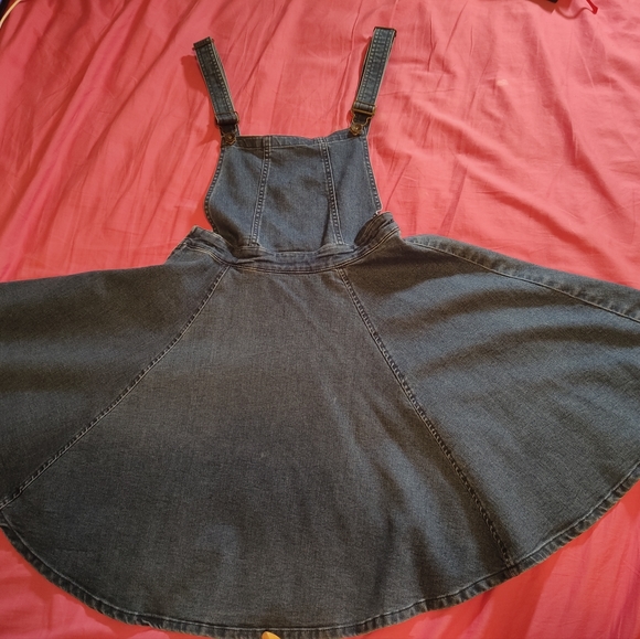 Women dresses - Picture 2 of 2